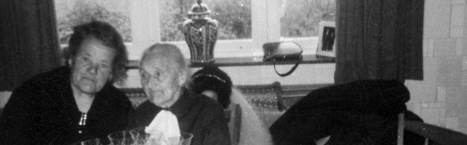 Moeder en overgrootmoeder Claes